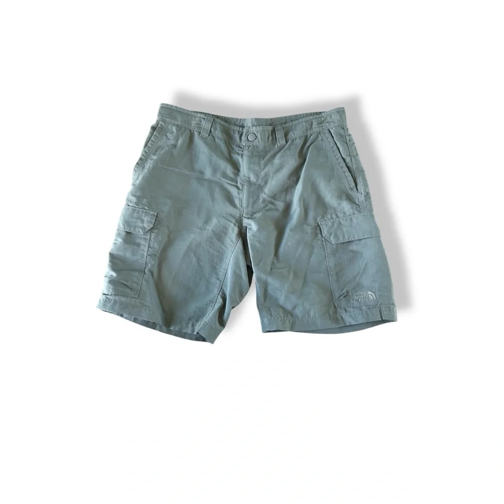 [The North Face] Green Cargo Shorts